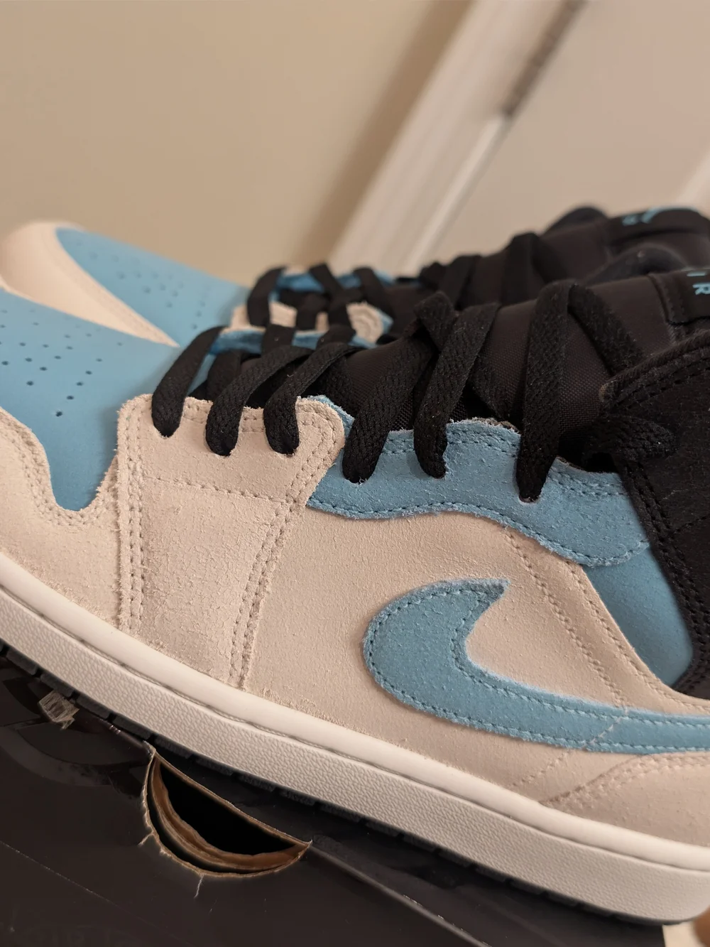 Air Jordan 1 Mid Blue/White/Black Sneakers